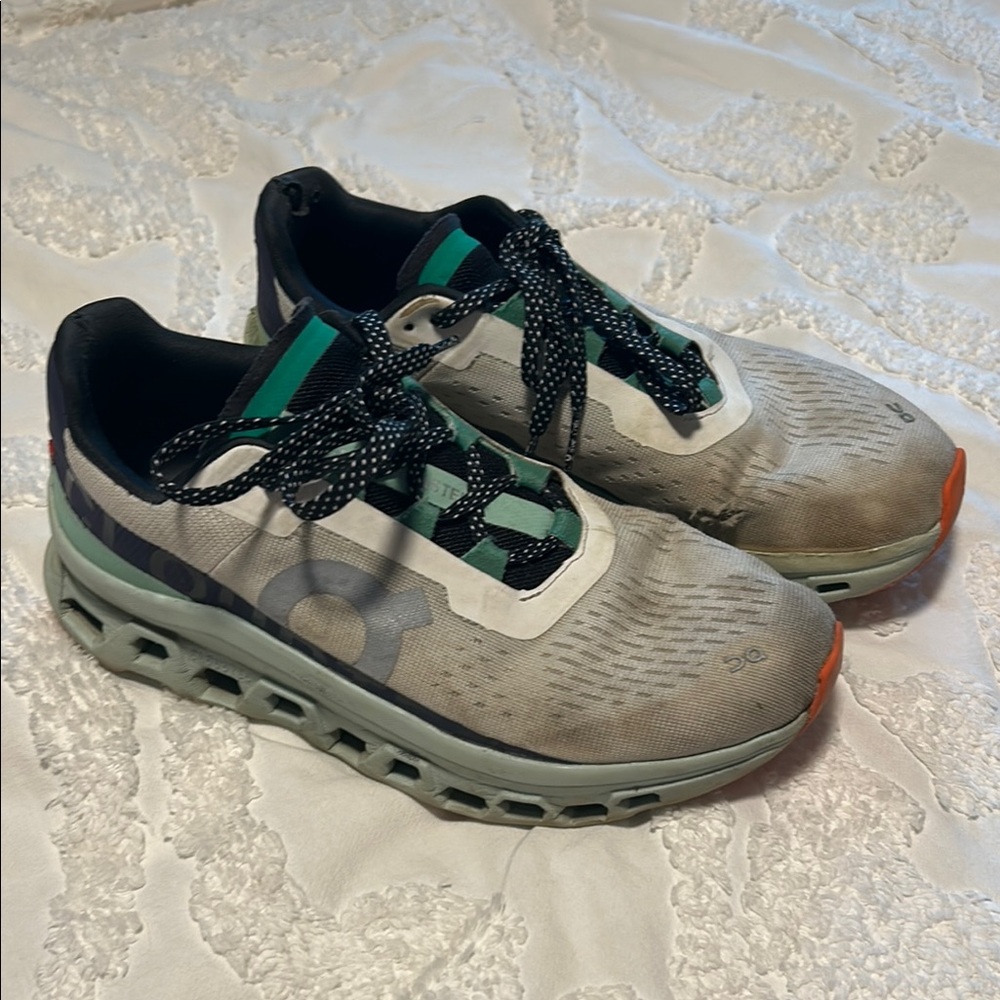 On Cloud Sneakers W Size 8